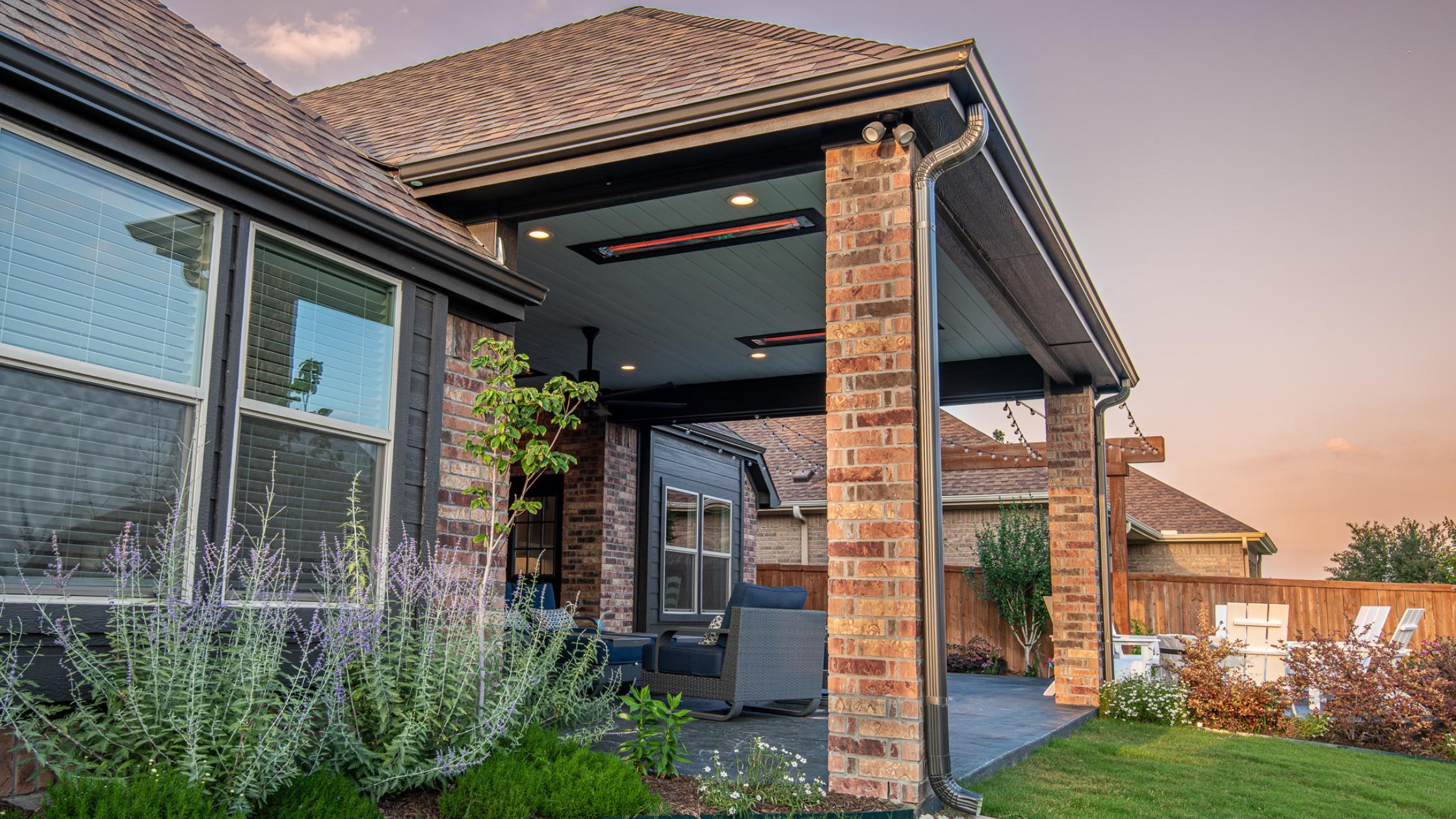 Hip vs Gable Roof: Which Costs Less in Texas? ($2K-$6K Difference)